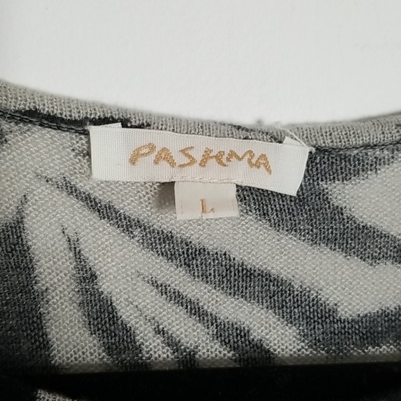 Pashma zebra print top size large - Picture 3 of 6